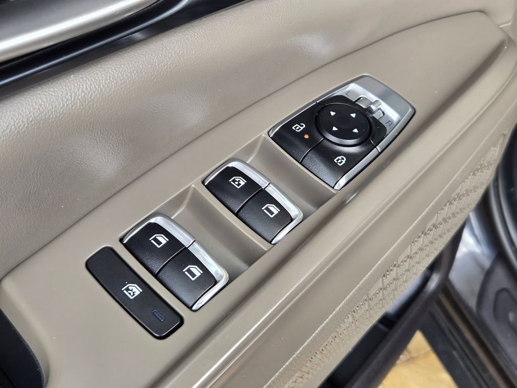 Used 2025 Kia Carnival FWD image 12