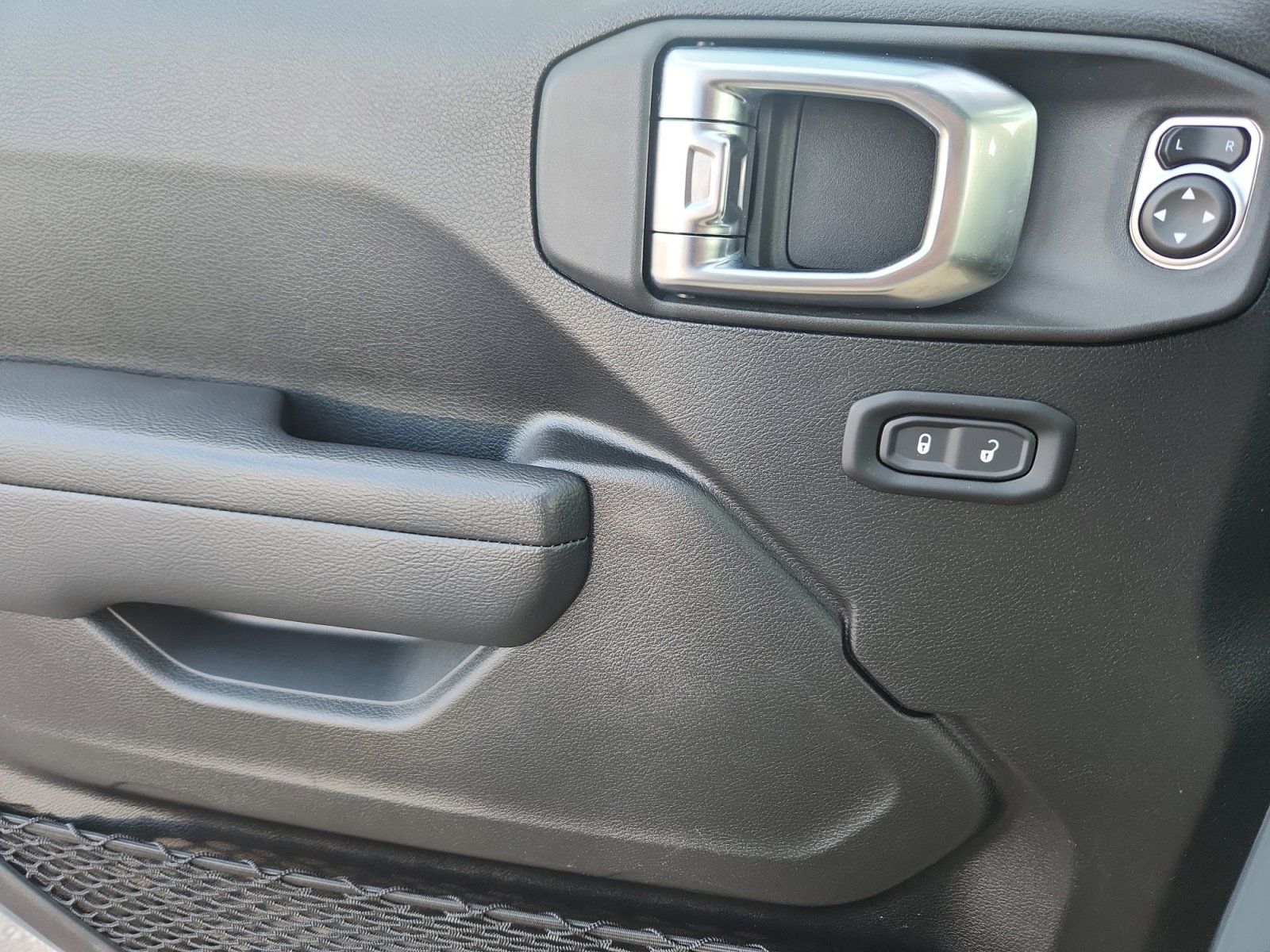 Used 2025 Jeep Wrangler Willys image 14