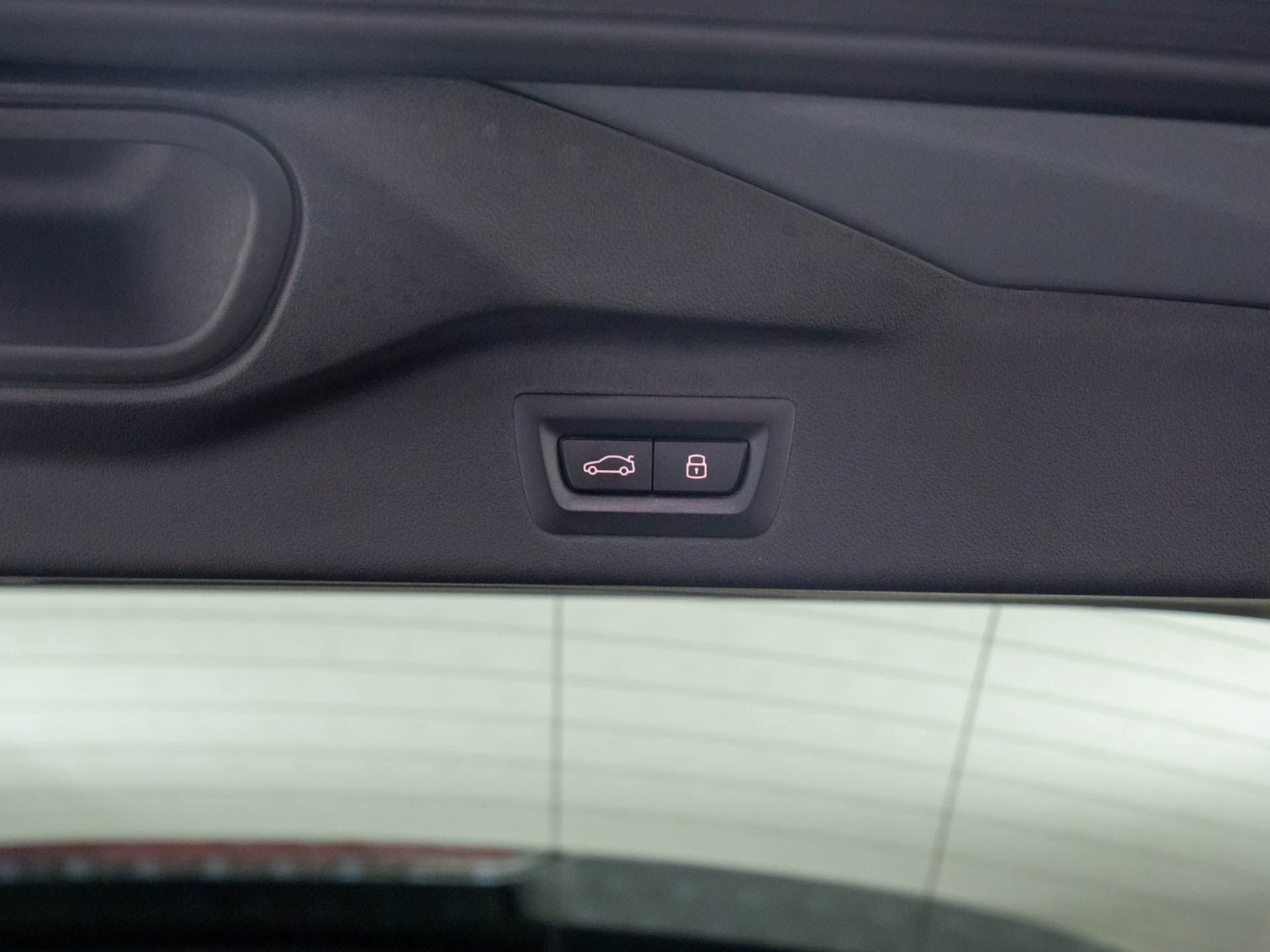 Certified 2024 BMW X7 M60i w/ Climate Comfort Package image 32