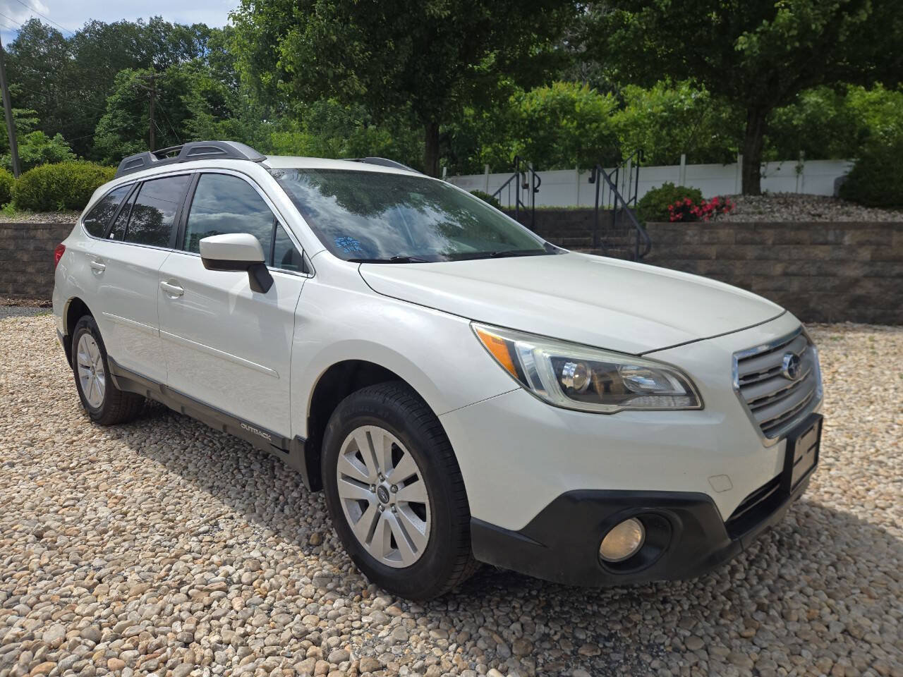 Used 2016 Subaru Outback 2.5i Premium AWD/4WD image 1