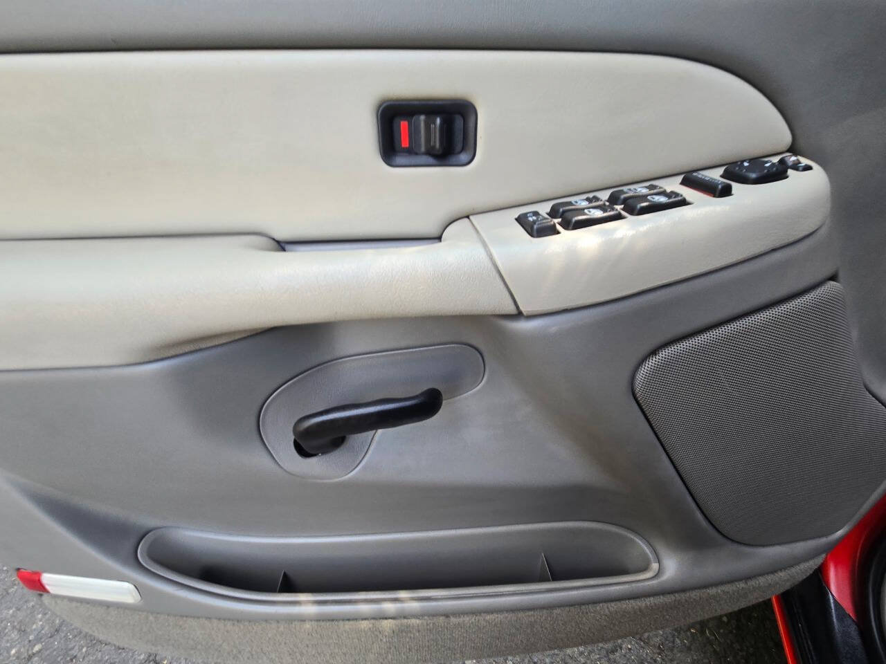 Used 2000 Chevrolet Tahoe LS w/ LS Preferred Equipment Group AWD/4WD image 18