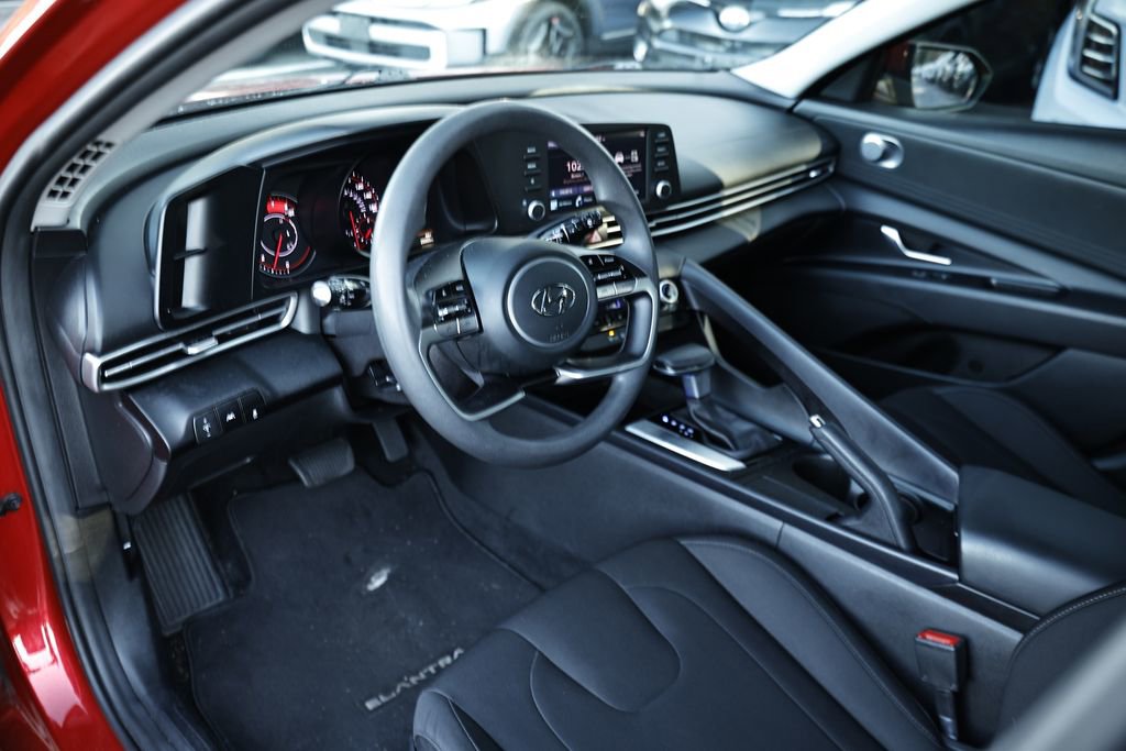 Used 2023 Hyundai Elantra SEL w/ Cargo Package image 10