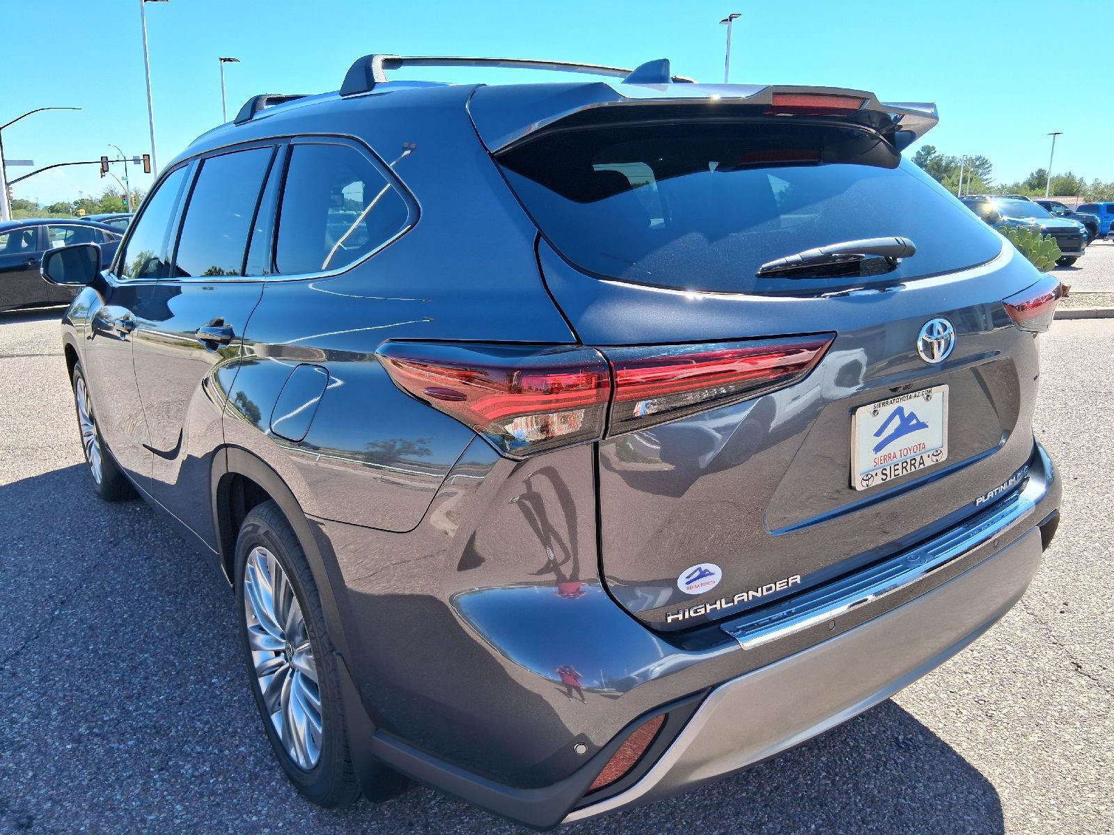 Certified 2024 Toyota Highlander Platinum AWD/4WD image 4