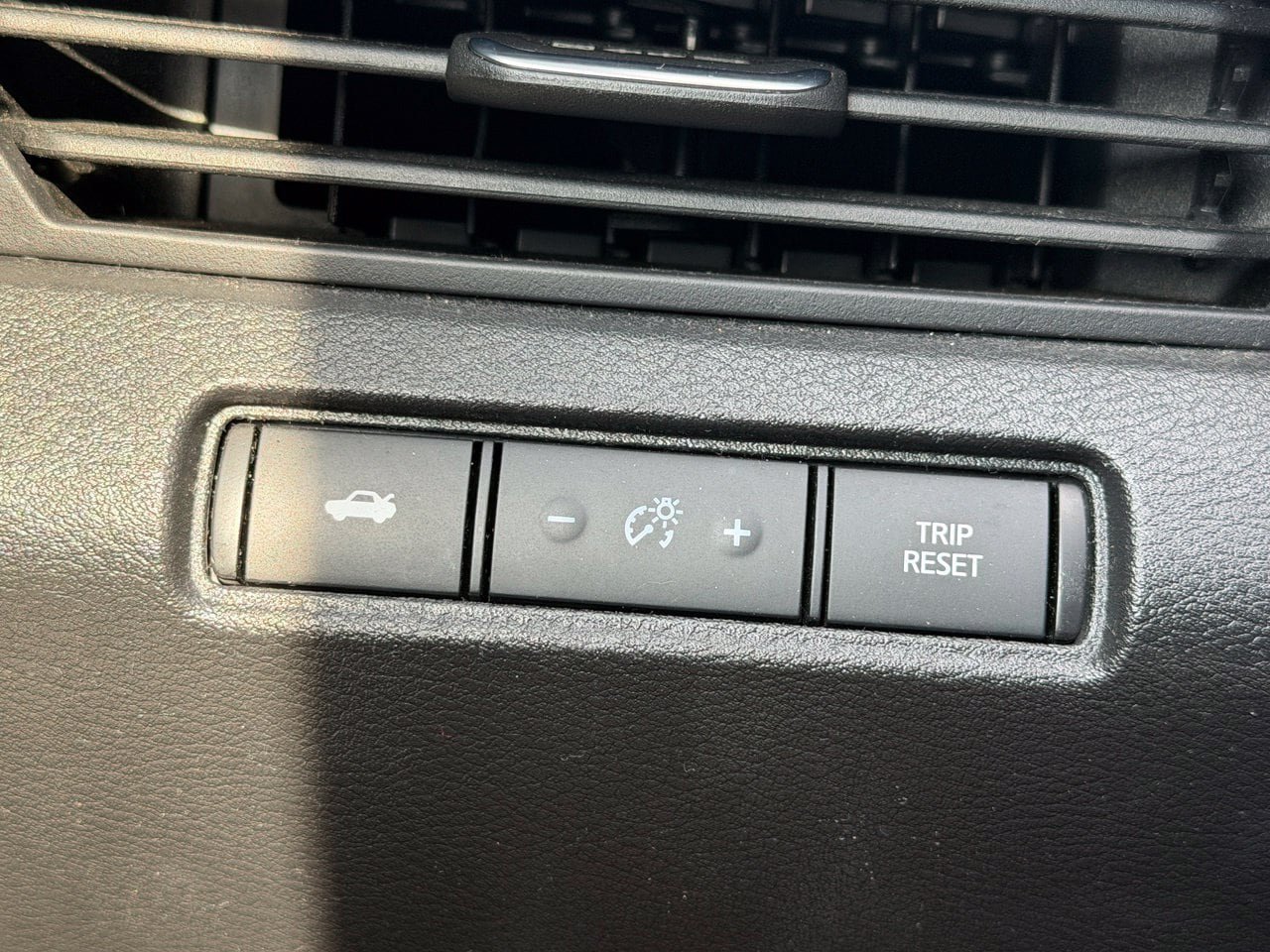 Used 2025 Nissan Altima 2.5 SV FWD image 12
