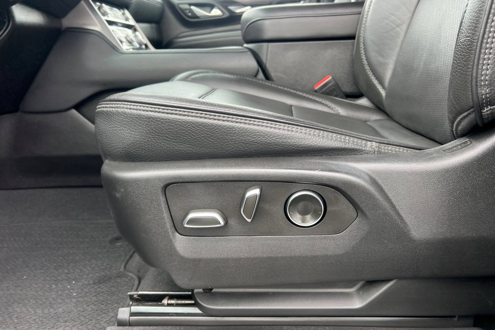 Used 2024 GMC Yukon Denali AWD/4WD image 15
