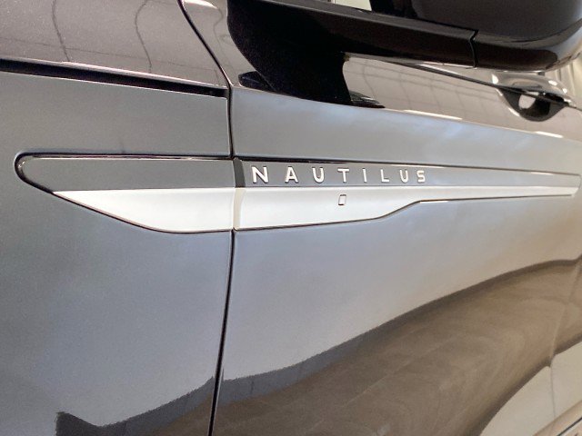 Certified 2025 Lincoln Nautilus Reserve AWD/4WD image 13