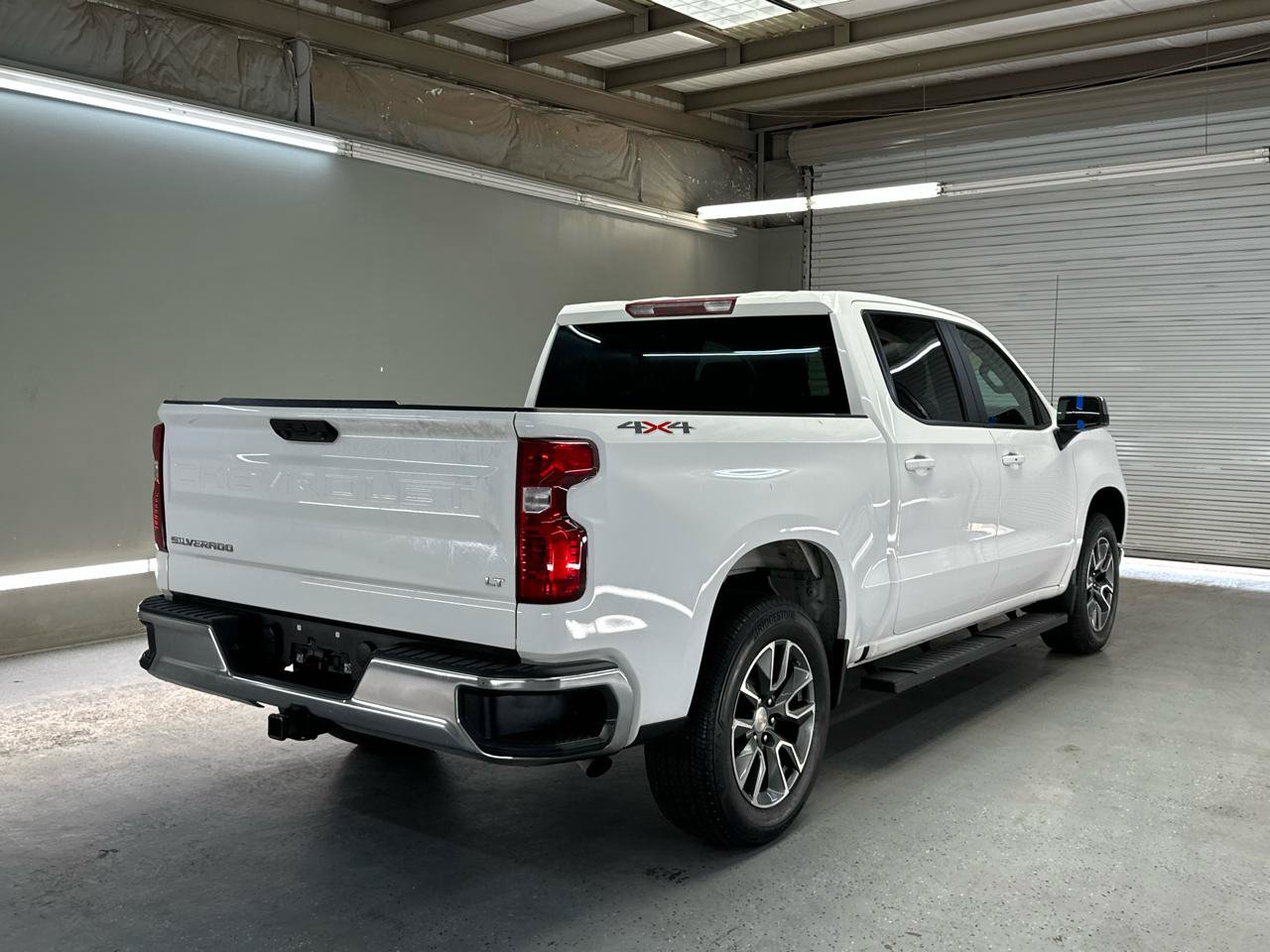 Used 2024 Chevrolet Silverado 1500 LT AWD/4WD image 10