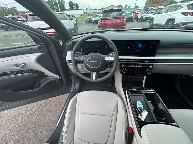 New 2025 Hyundai Tucson Limited image 26