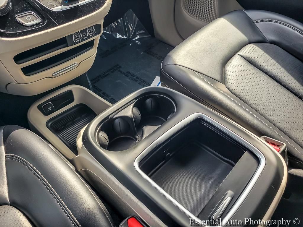 Used 2023 Chrysler Pacifica Touring-L FWD image 24