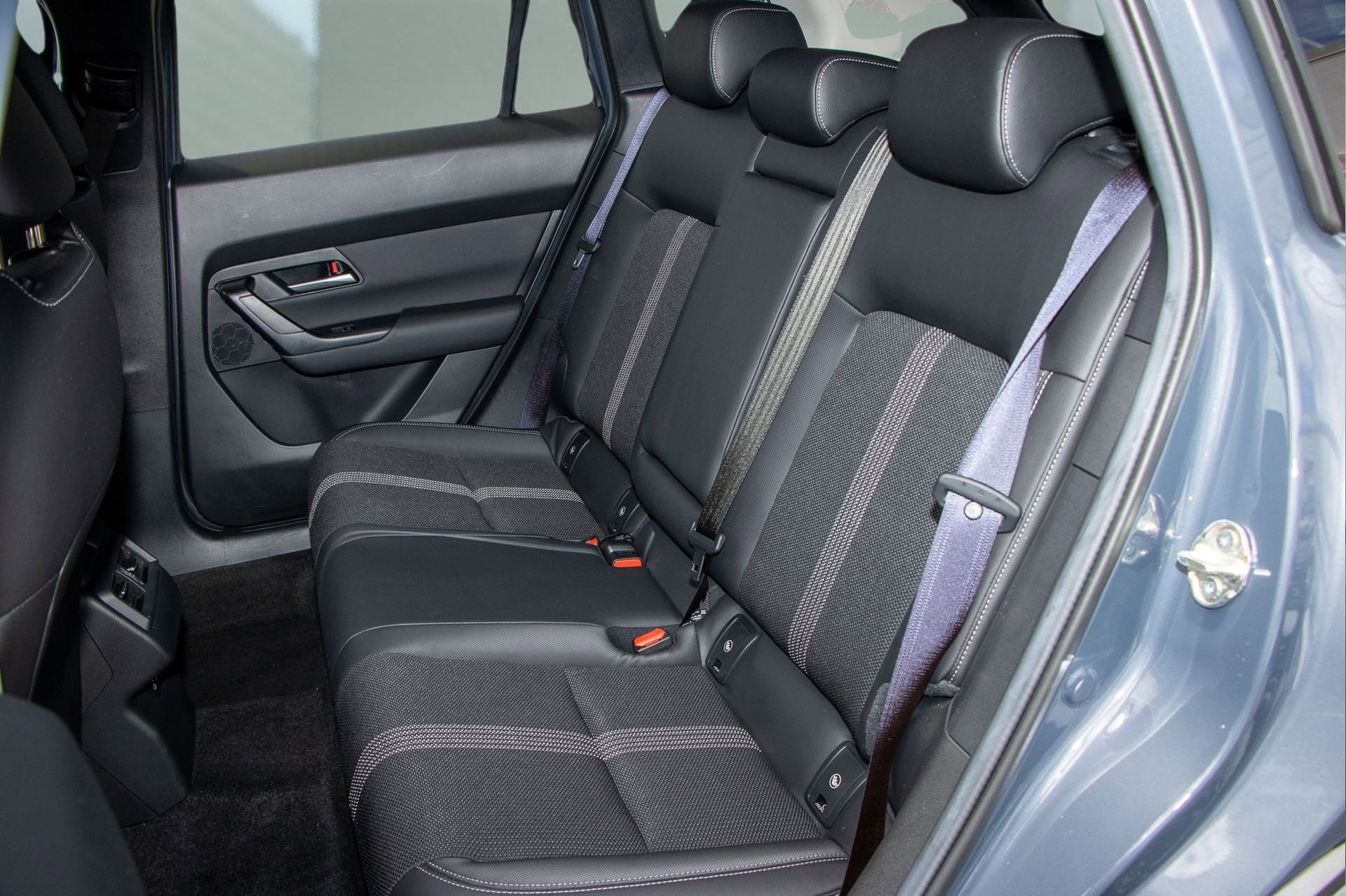 Used 2025 MAZDA CX-50 AWD 2.5 S w/ Premium Package image 11