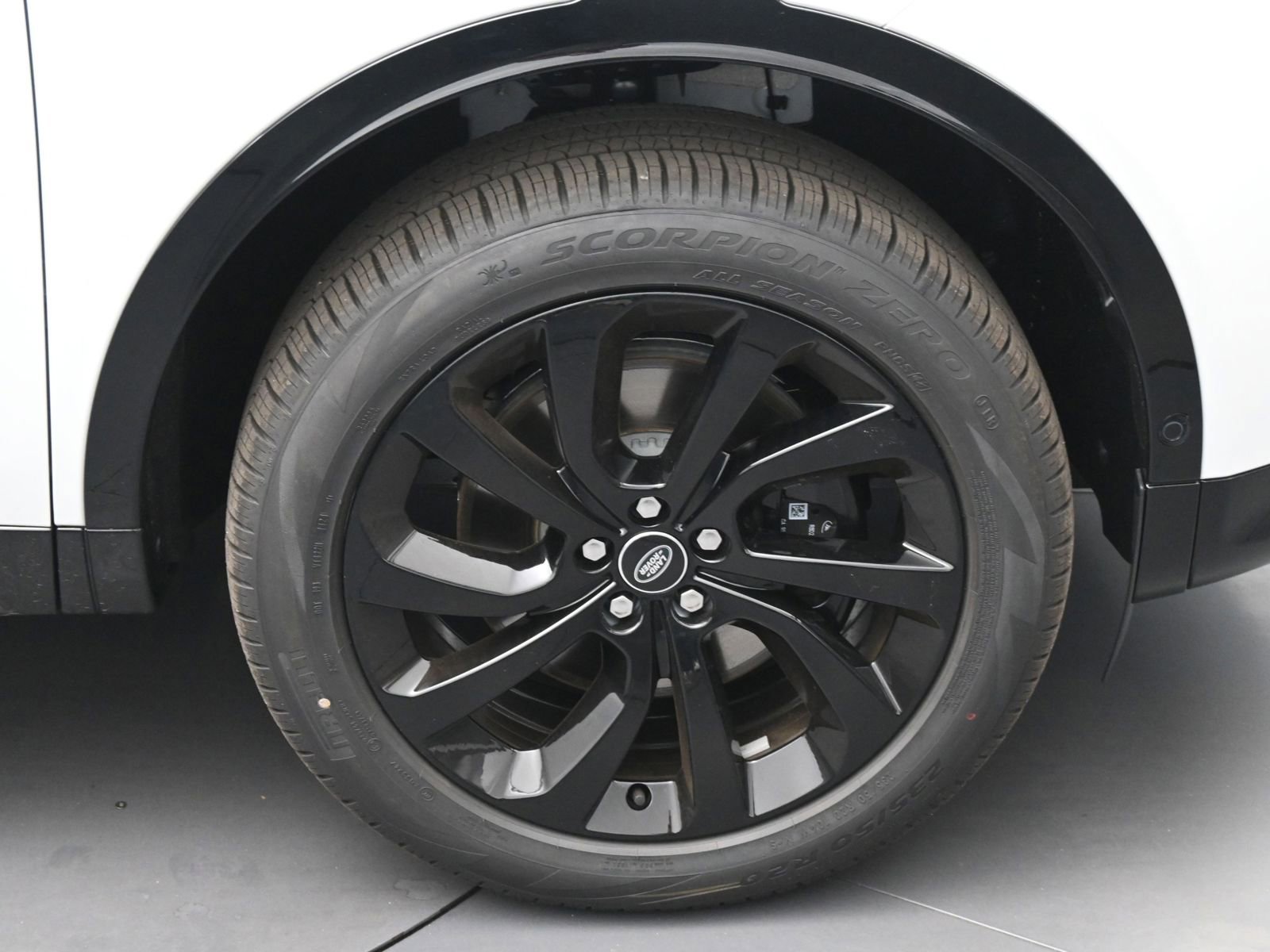 New 2025 Land Rover Discovery Sport Dynamic SE image 11