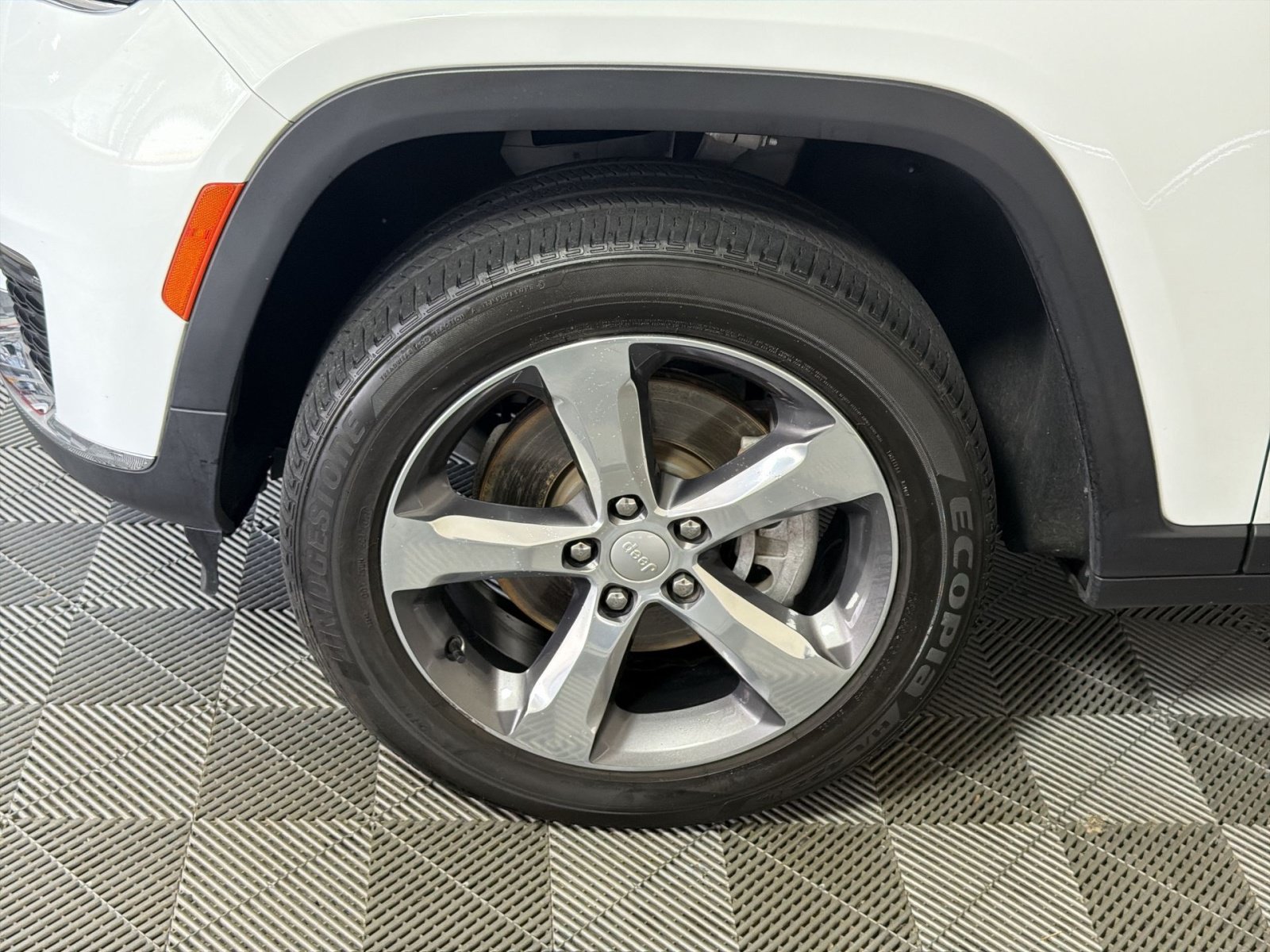 Used 2022 Jeep Grand Cherokee L Limited AWD/4WD image 12