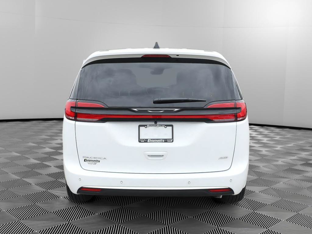 New 2027 Chrysler Pacifica Select AWD/4WD image 6