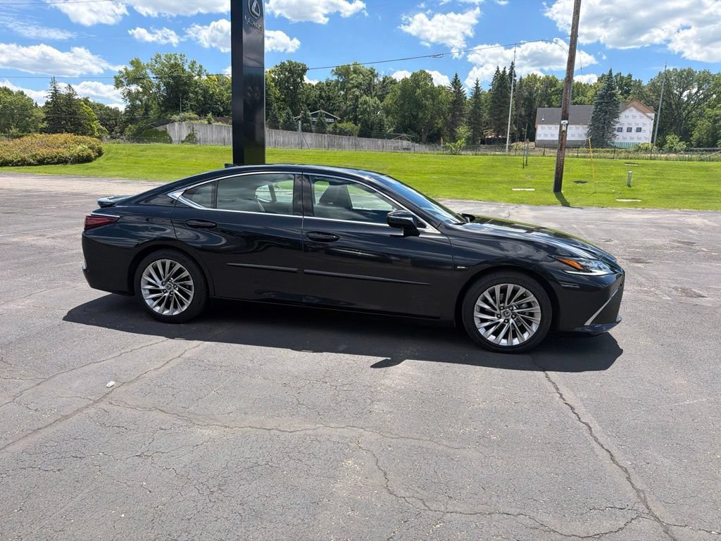 Used 2022 Lexus ES 350 Ultra Luxury w/ Accessory Package 2 FWD image 23