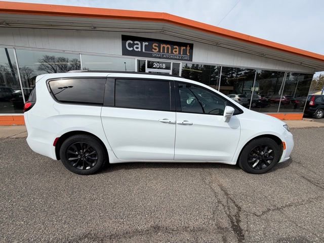 Used 2022 Chrysler Pacifica Touring-L w/ S Appearance Package FWD image 8