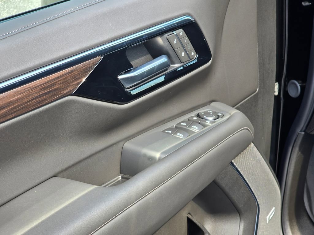 New 2026 Chevrolet Suburban Z71 w/ Comfort Package image 35