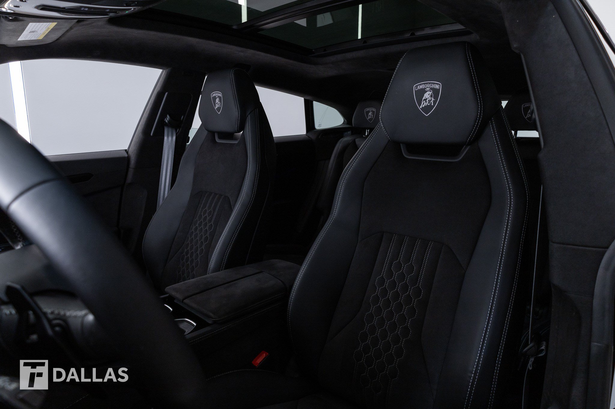 Used 2026 Lamborghini Urus SE AWD/4WD image 24