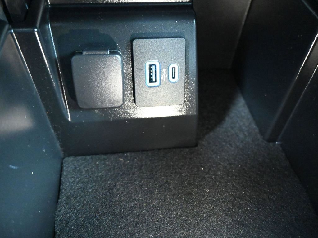 Used 2022 Ford Explorer Limited w/ Equipment Group 301A image 14