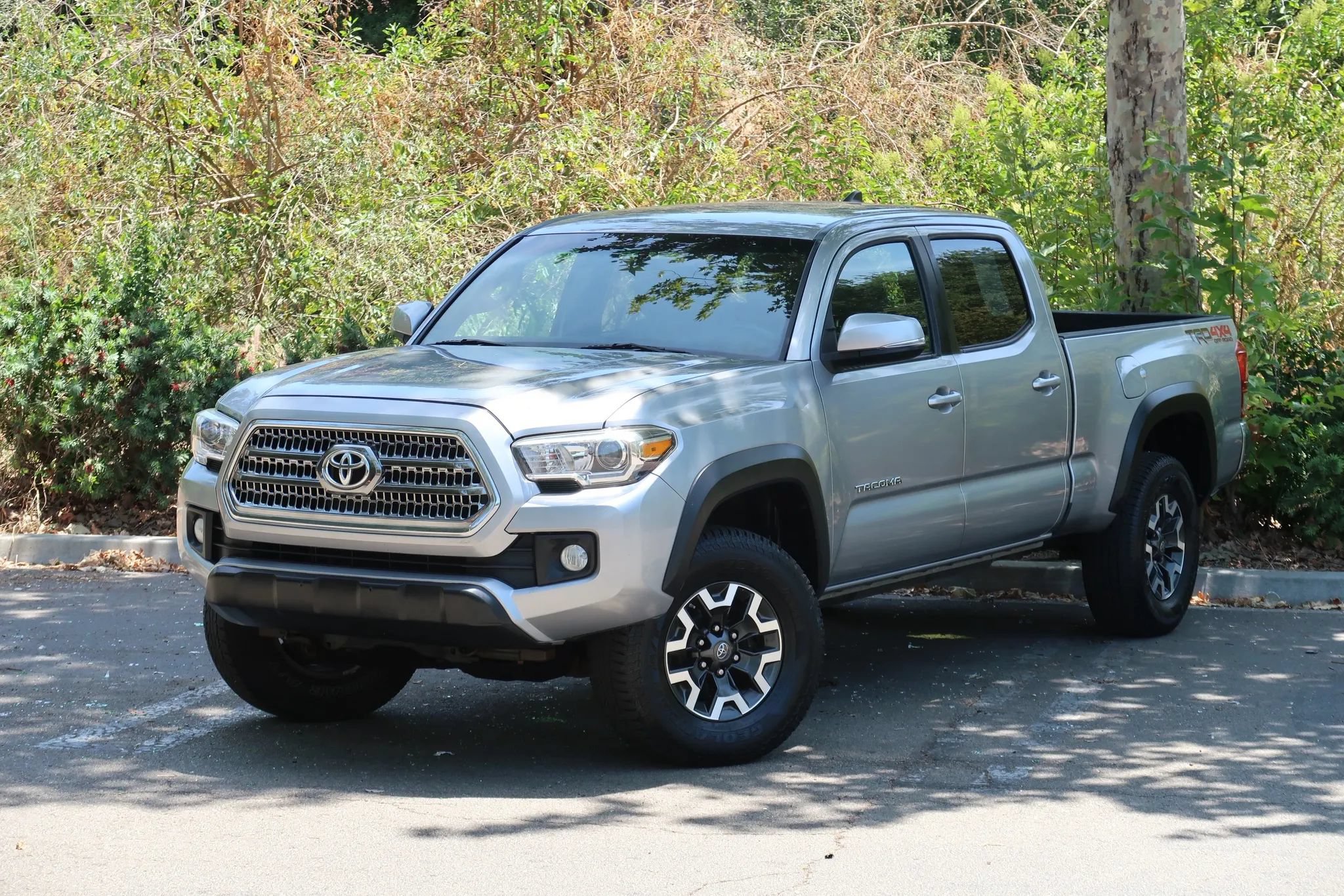 Used 2017 Toyota Tacoma TRD Off-Road w/ Tow Package AWD/4WD image 6