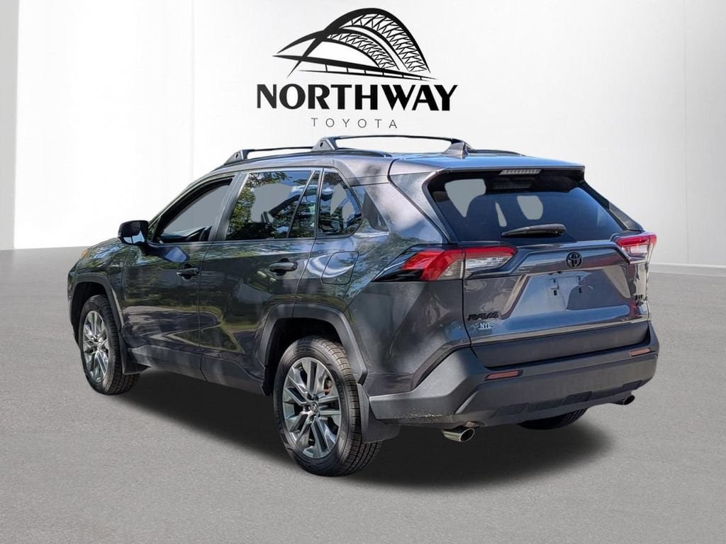 Used 2023 Toyota RAV4 XLE Premium AWD/4WD image 5