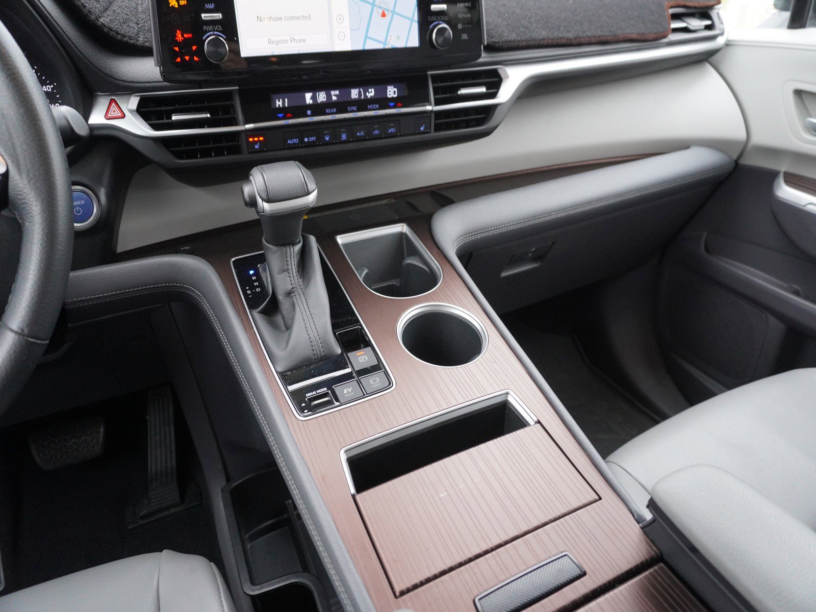 Used 2022 Toyota Sienna XLE image 19