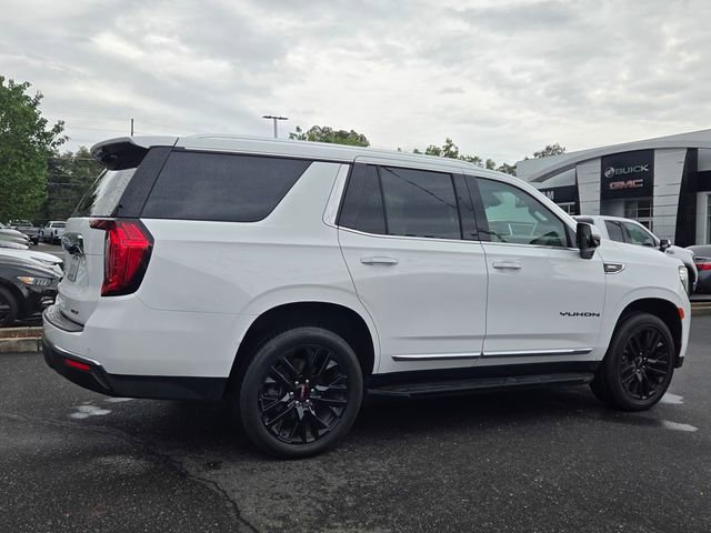 Used 2024 GMC Yukon SLT w/ SLT Luxury Package image 3