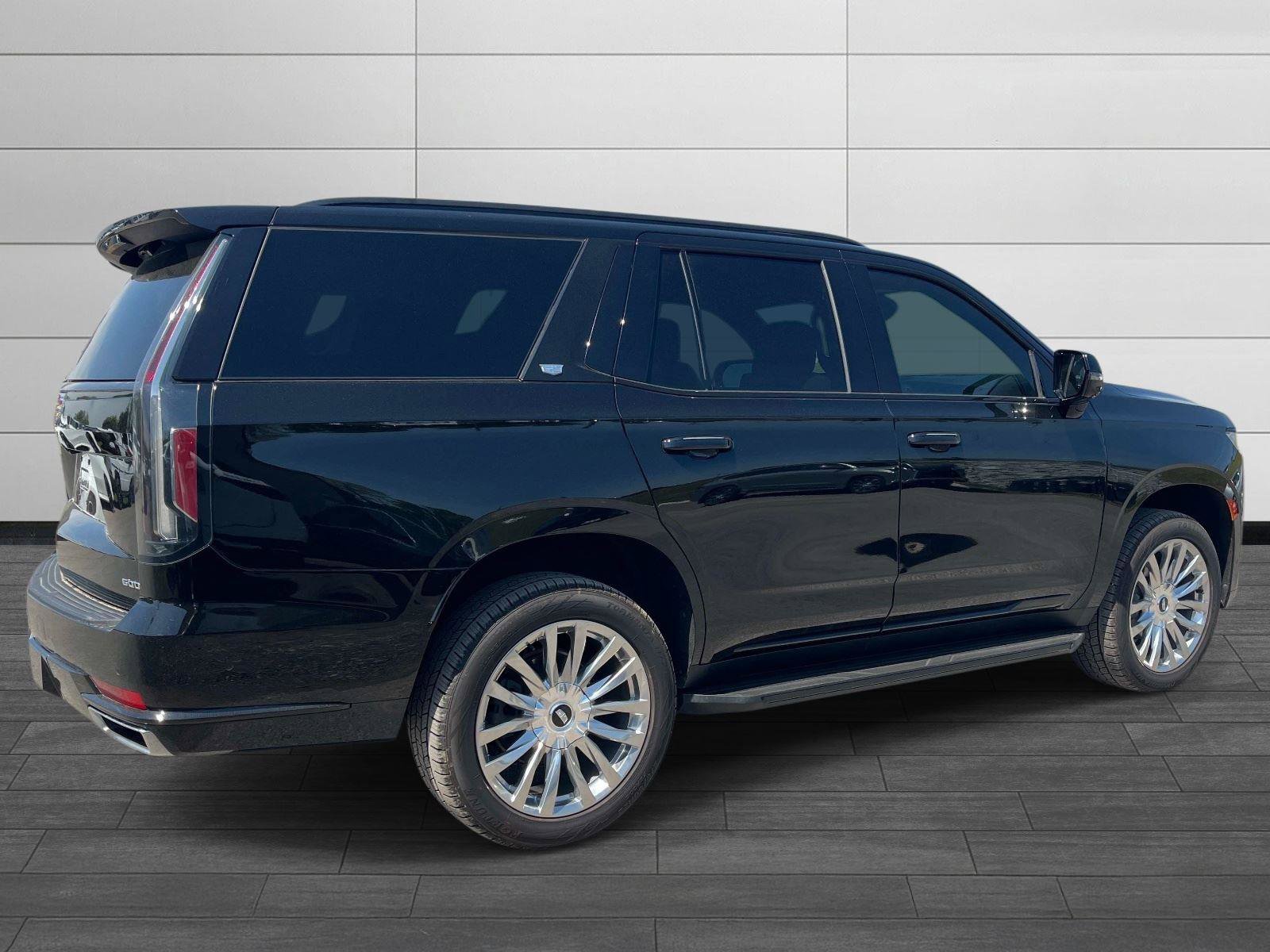 Used 2021 Cadillac Escalade Premium Luxury AWD/4WD image 3
