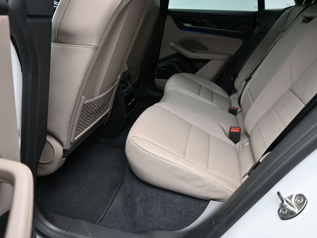 Certified 2025 Porsche Macan Electric image 24