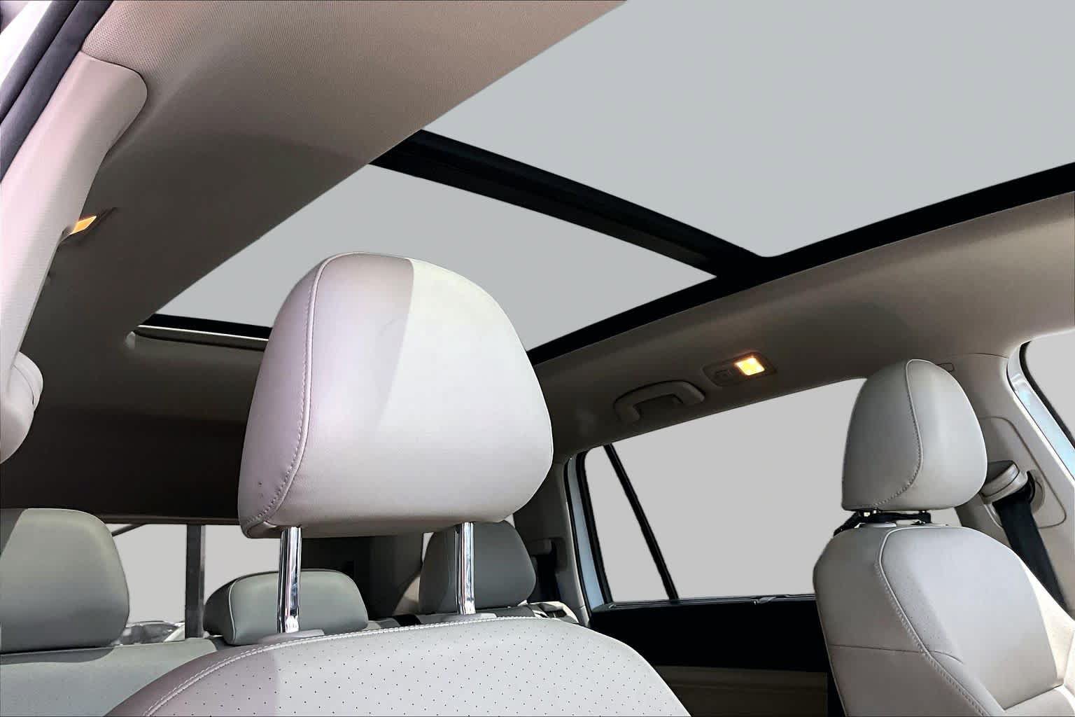 Used 2020 Volkswagen Atlas SE w/ Panoramic Sunroof Package FWD image 14