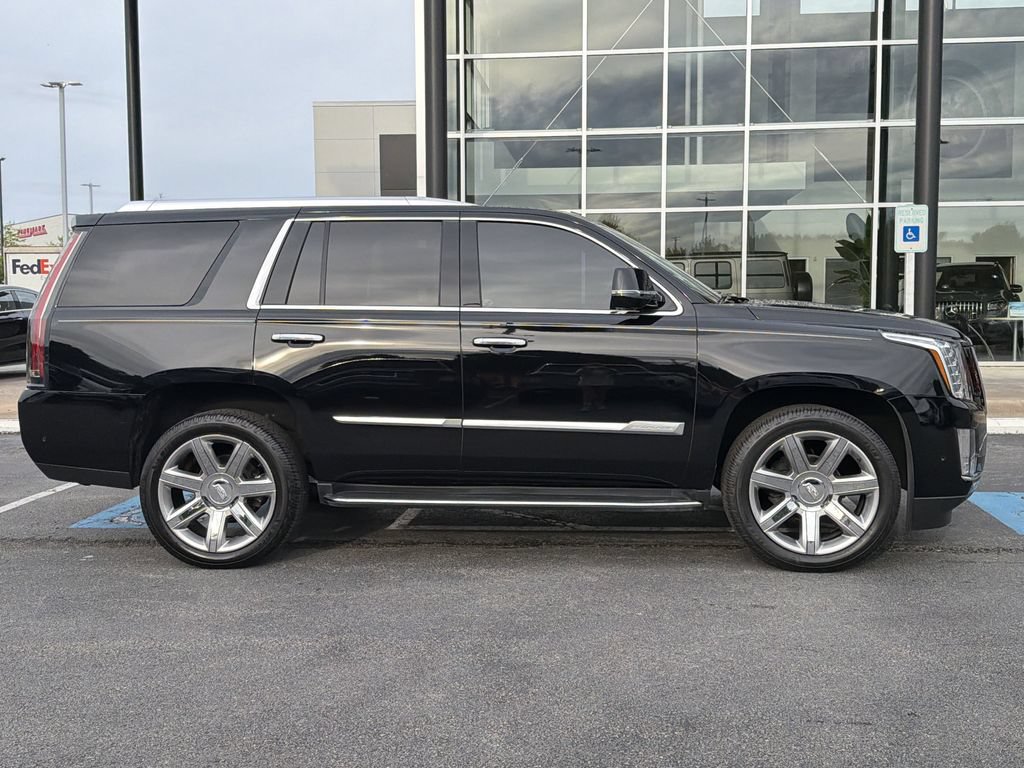 Used 2020 Cadillac Escalade Luxury AWD/4WD image 2