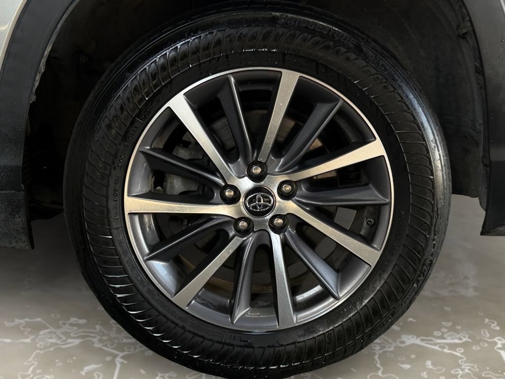 Used 2019 Toyota Highlander XLE FWD image 14