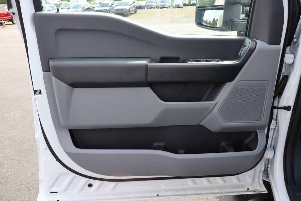 Used 2025 Ford F550 4x4 Crew Cab Super Duty image 19