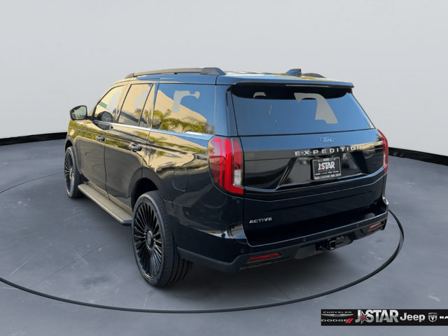 Used 2025 Ford Expedition Active AWD/4WD image 7