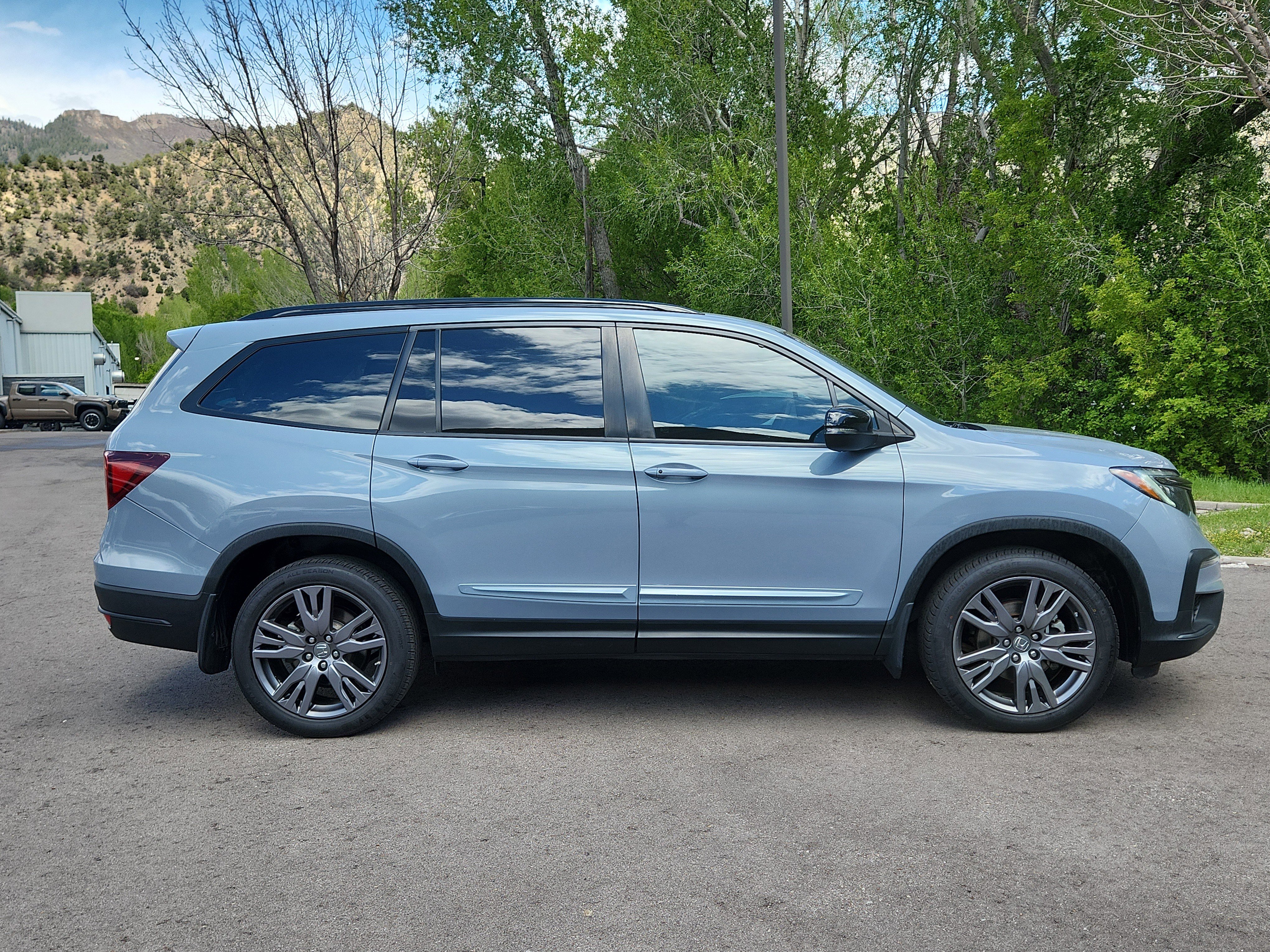 Used 2022 Honda Pilot Sport image 2