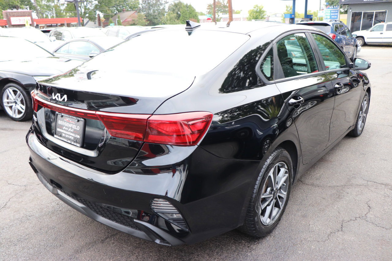 Used 2023 Kia Forte LXS w/ LXS Technology Package image 5