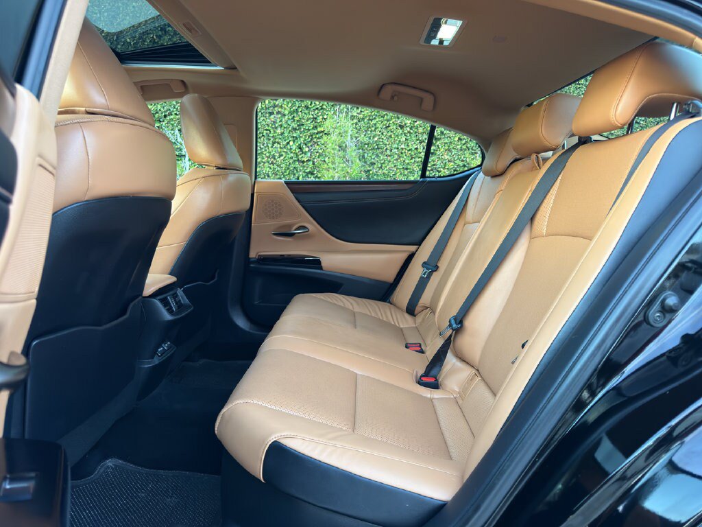 Certified 2024 Lexus ES 300h w/ Premium Package FWD image 18