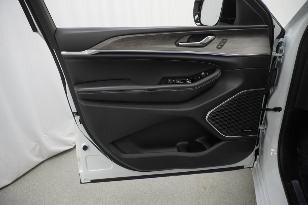 Certified 2023 Jeep Grand Cherokee Overland image 44