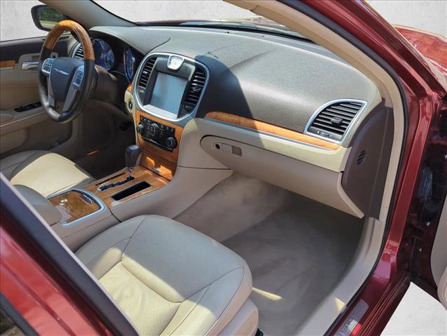 Used 2014 Chrysler 300 C image 17