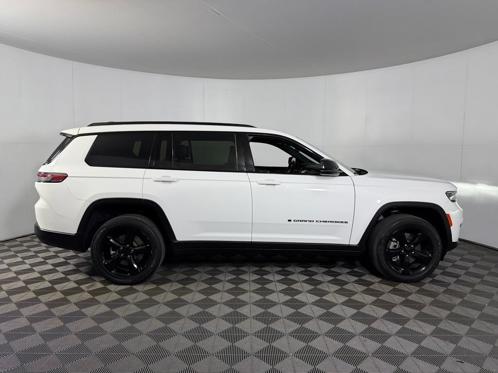 Certified 2022 Jeep Grand Cherokee L Laredo RWD image 6