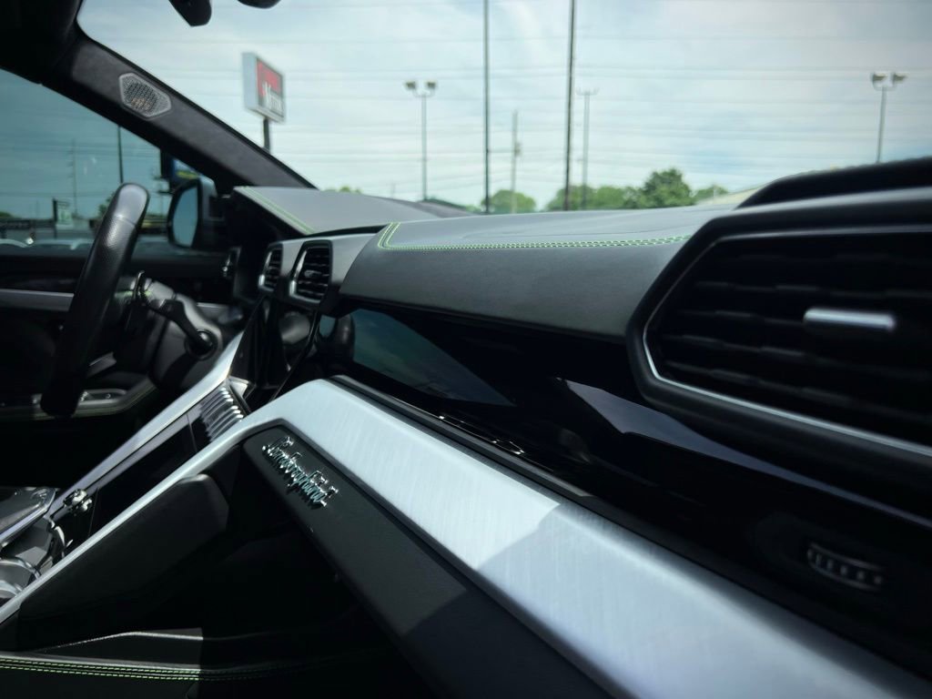 Used 2022 Lamborghini Urus image 44