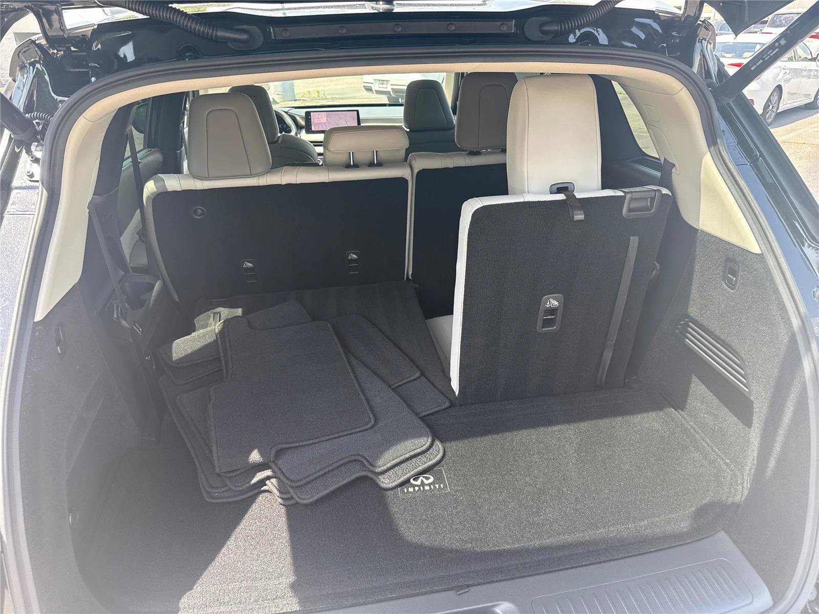 Certified 2026 INFINITI QX60 Luxe w/ Cargo Package FWD image 28