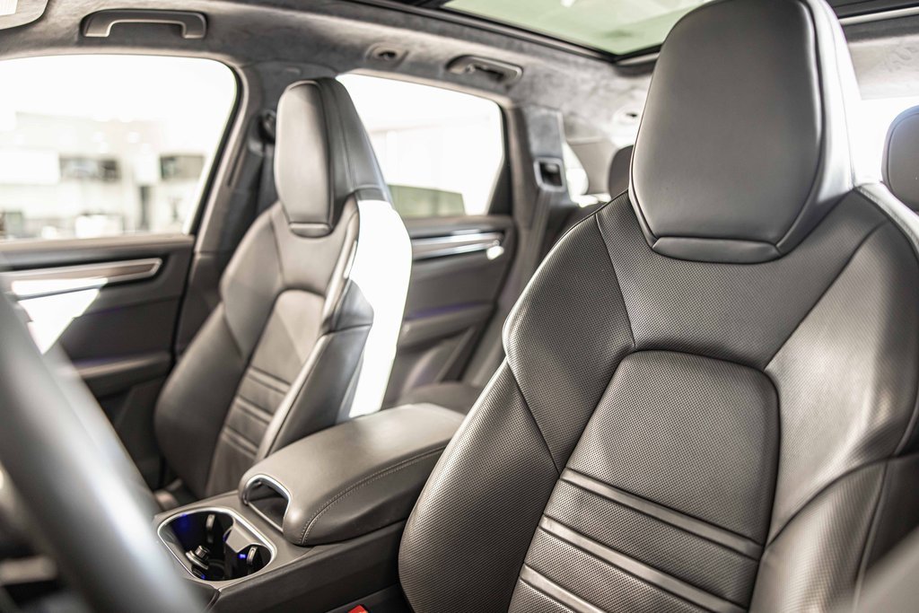 Used 2021 Porsche Cayenne GTS image 19