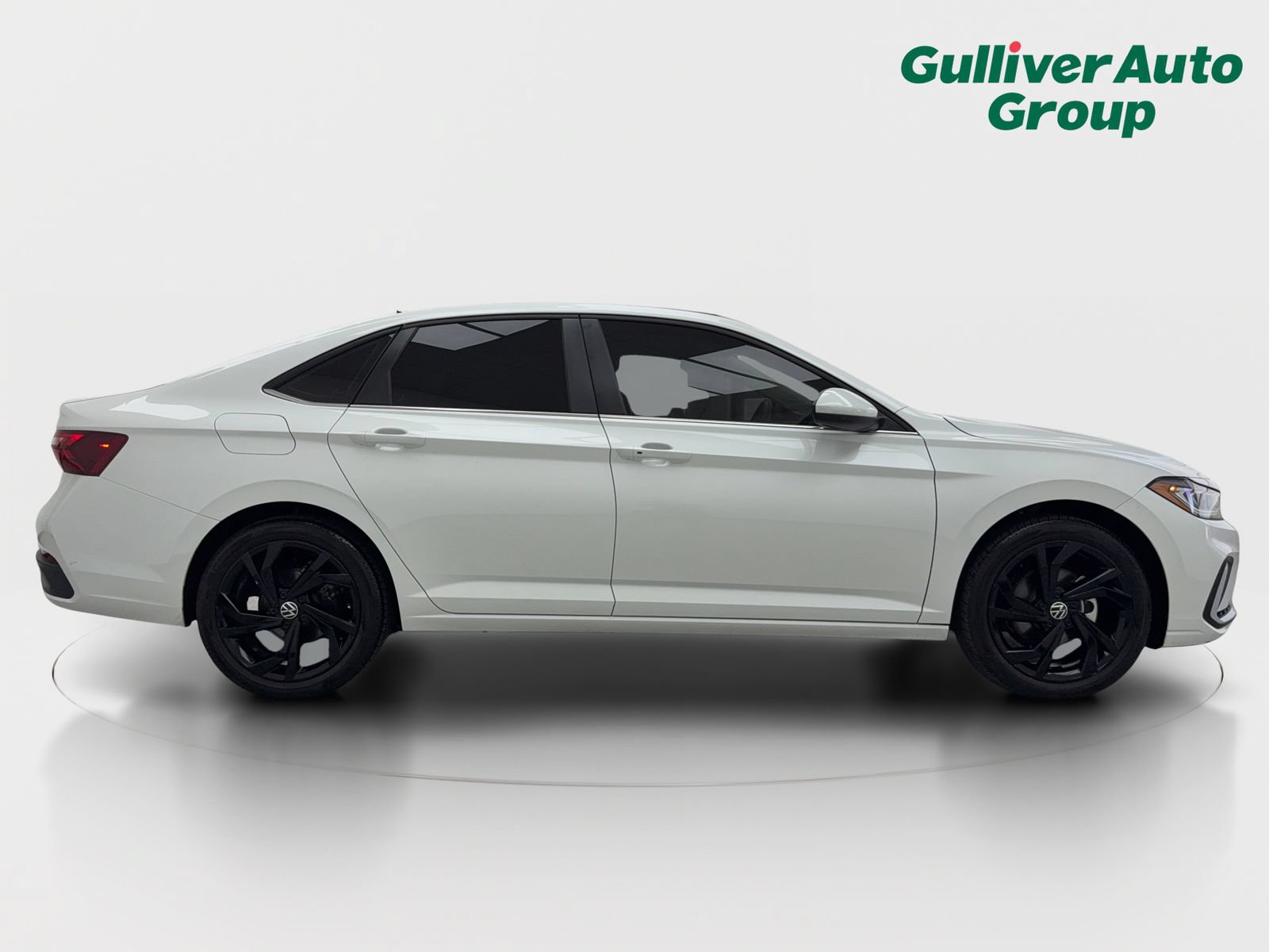 Used 2025 Volkswagen Jetta SE w/ Sunroof Package FWD image 10