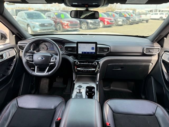 Used 2024 Ford Explorer ST-Line w/ Class IV Trailer Tow Package image 2