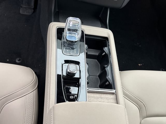 New 2026 Volvo XC90 B6 Plus w/ Protection Package Premier image 17