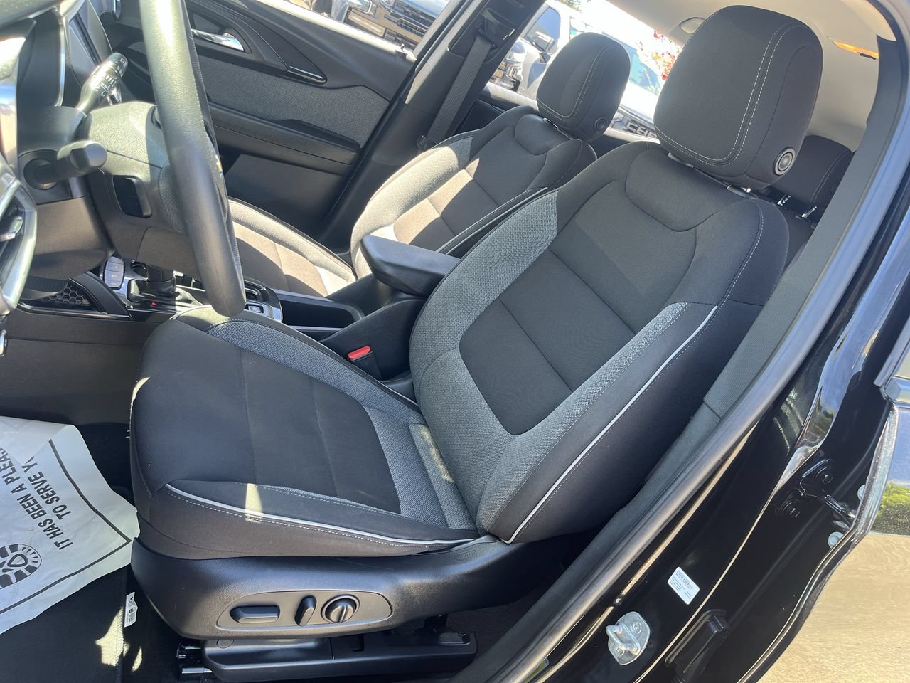 Used 2023 Chevrolet TrailBlazer LT FWD image 17