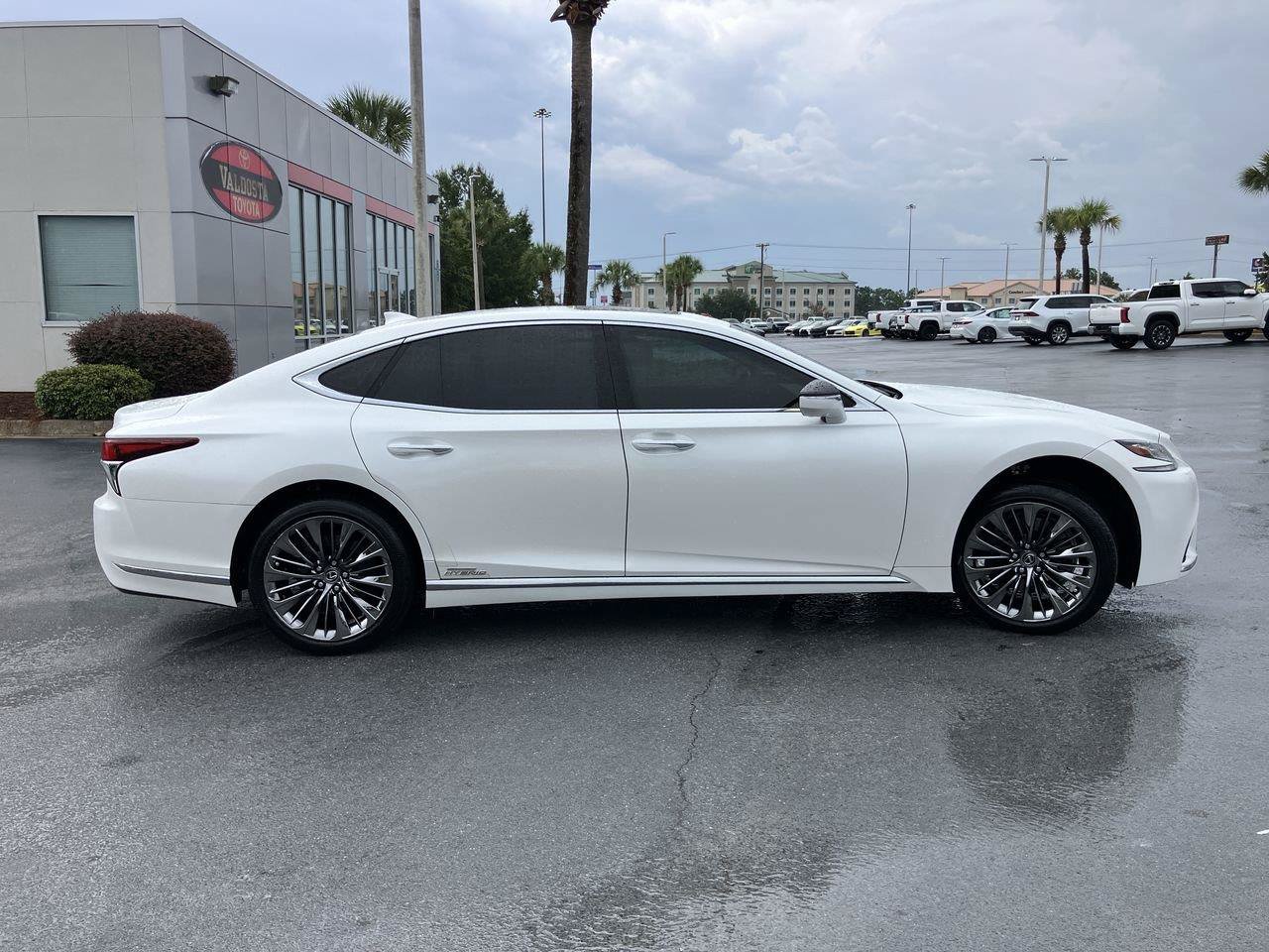Used 2018 Lexus LS 500h w/ Luxury Package RWD image 6