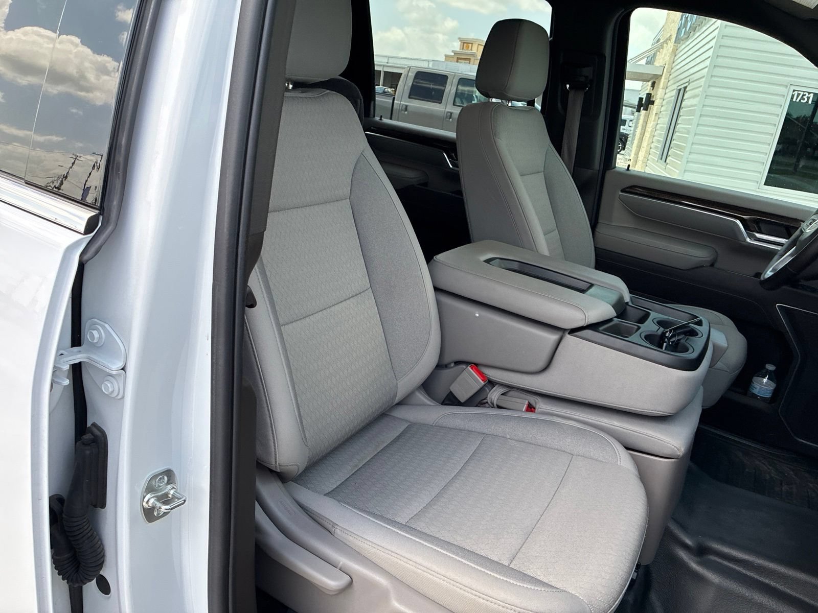 Used 2025 GMC Sierra 3500 SLE w/ SLE Convenience Package AWD/4WD image 18
