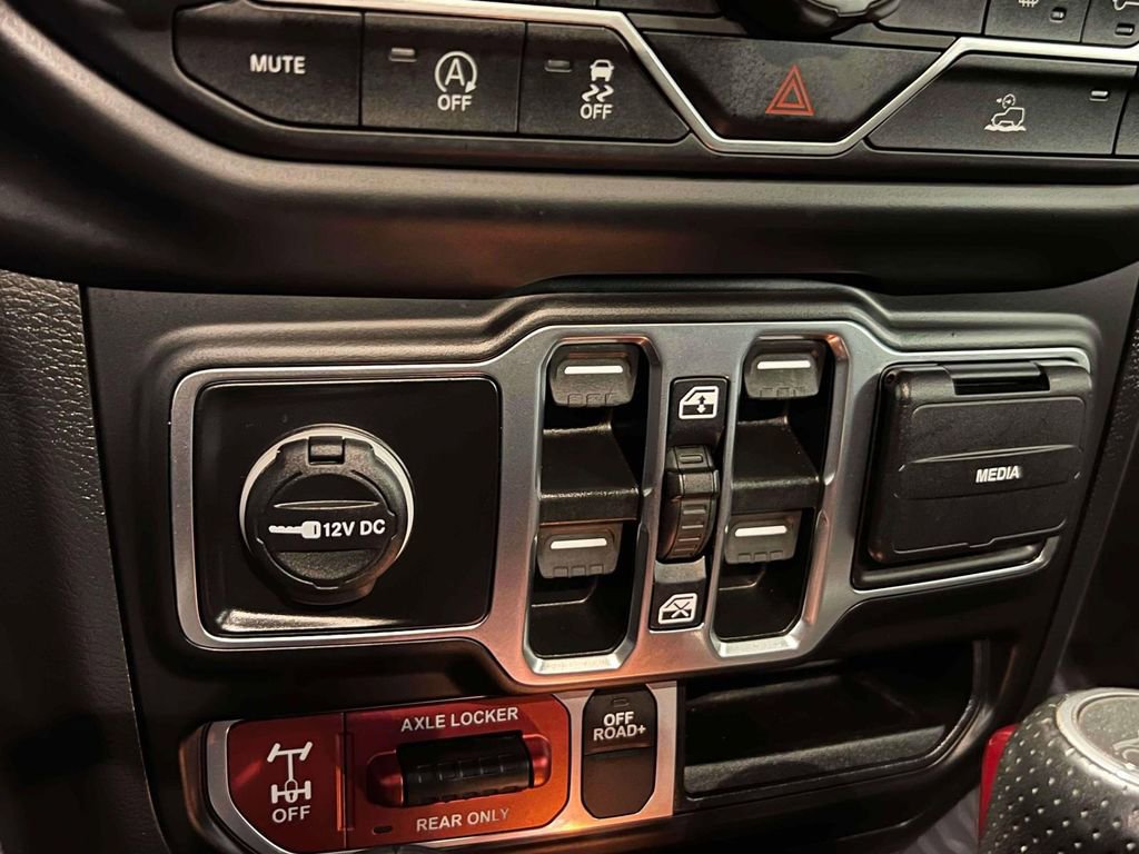 Used 2022 Jeep Gladiator Mojave w/ Cold Weather Group image 30