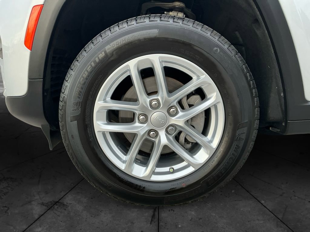 Used 2025 Jeep Grand Cherokee Laredo X w/ Luxury Tech Group I image 15